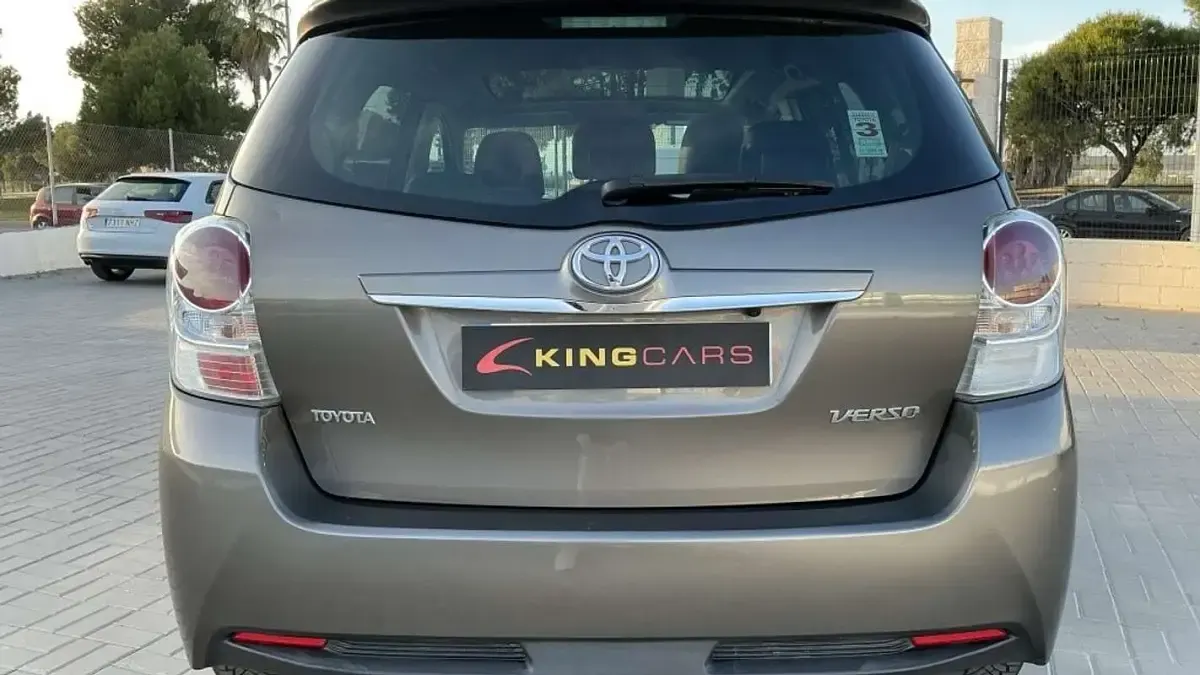 Usado Toyota Verso Advance 112 CV (82 kW) 2016 Gris / plata Monovolumen