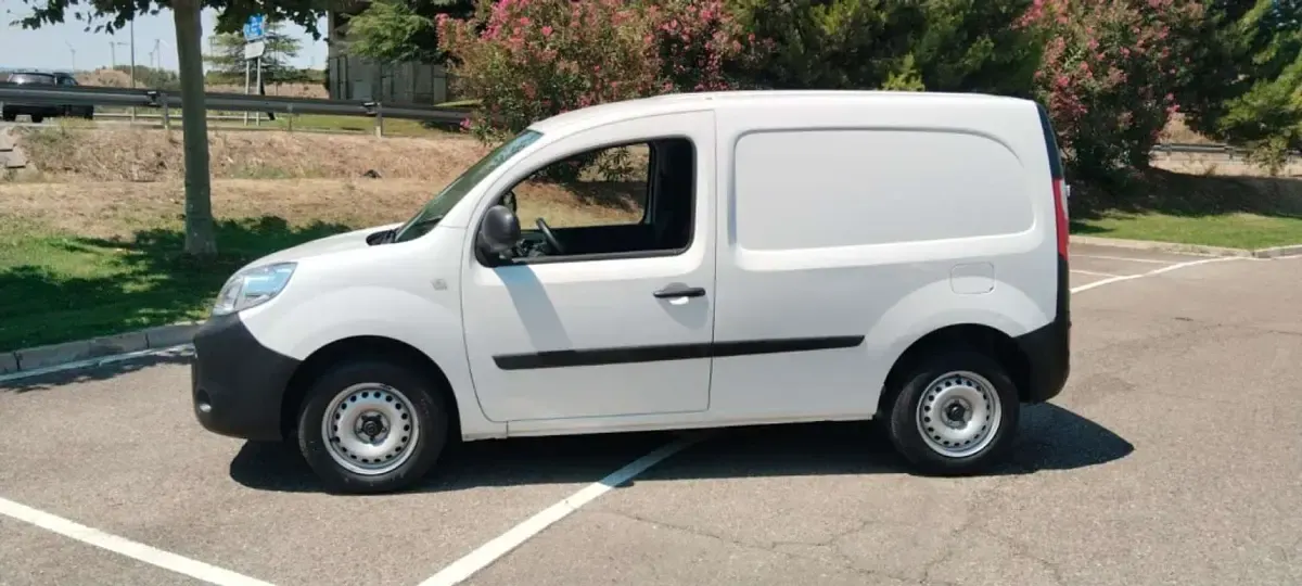 Usado Renault Kangoo 75 CV (55 kW) 2019 Blanco Monovolumen