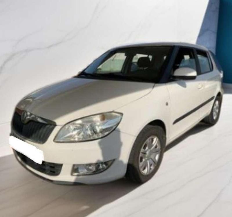 Blanco Usado 2011 Skoda Fabia Utilitario | 7990 € (Un poco caro) - Imagen 1/4