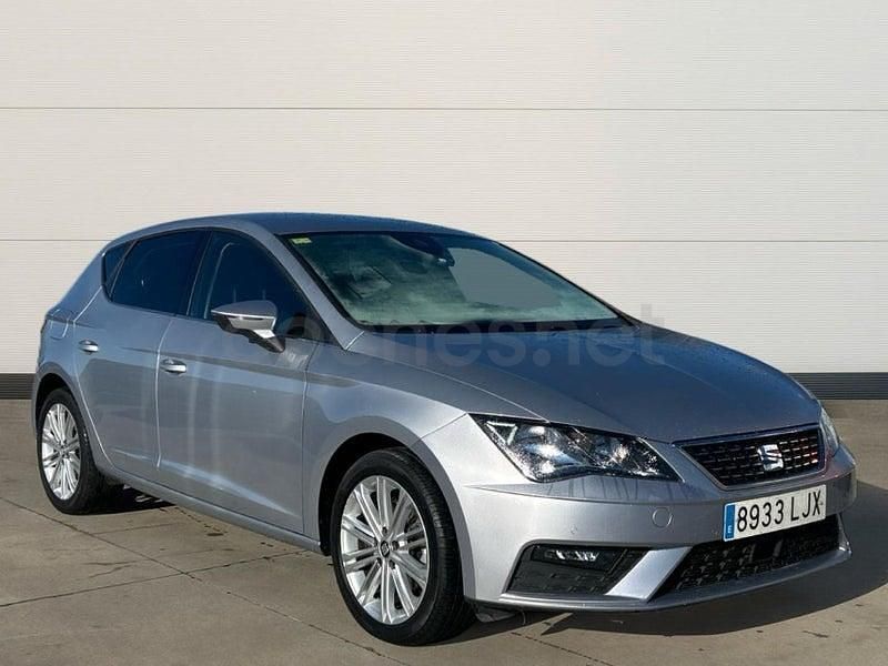 Usado Seat Leon XCELLENCE 130 CV (95 kW) 2020 Gris / plata Berlina