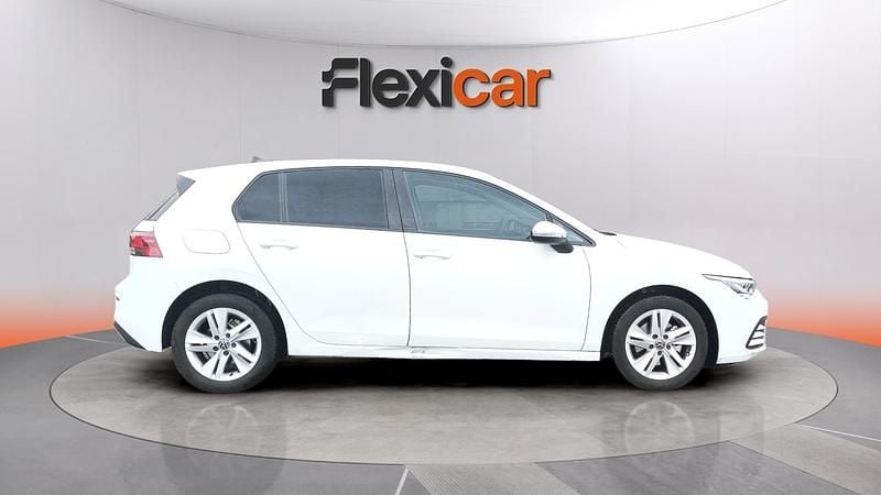 Usado VW Golf VIII Life 110 CV (80 kW) 2024 Blanco Familiar
