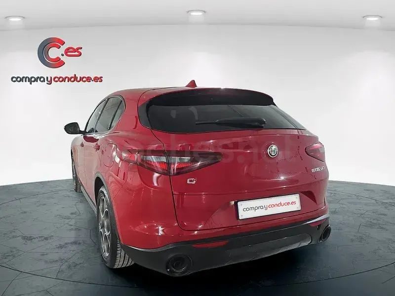 Usado Alfa Romeo Stelvio Sprint 190 CV (139 kW) 2022 Rojo SUV