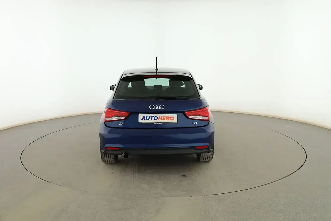 Usado Audi A1 Sportback Attraction 116 CV (85 kW) 2015 Azul Utilitario