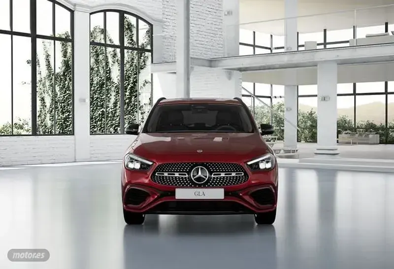 Usado Mercedes GLA200 149 CV (109 kW) 2025 Rojo SUV