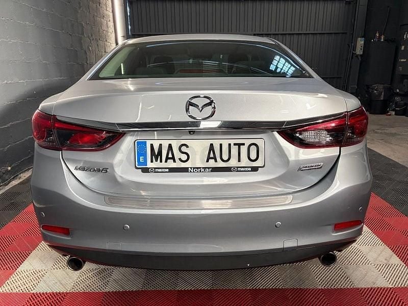 Usado Mazda 6 Luxury 175 CV (128 kW) 2015 Gris / plata Berlina
