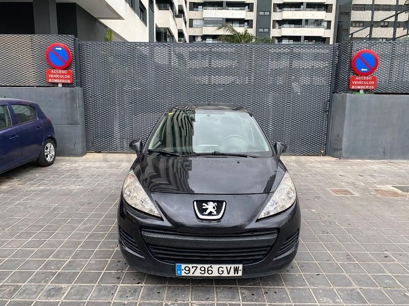 Usado Peugeot 207 70 CV (51 kW) 2010 Negro Berlina