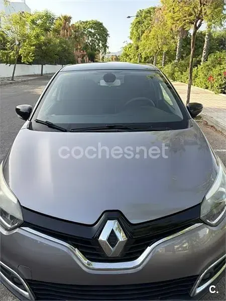 Usado Renault Captur Zen 120 CV (88 kW) 2015 Gris / plata SUV