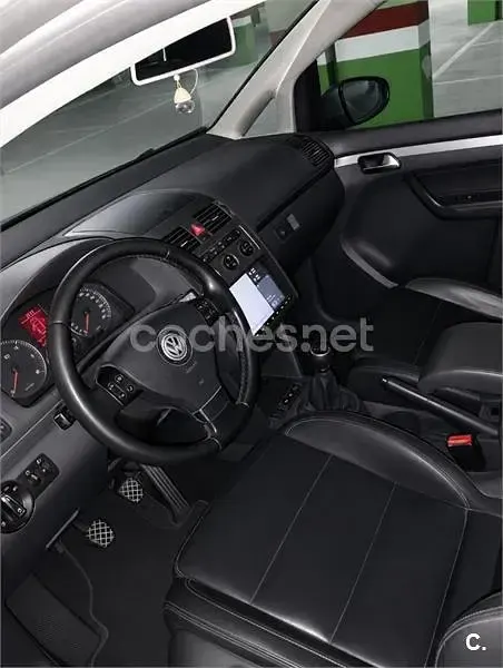 Usado VW Touran 140 CV (102 kW) 2010 Gris / plata Monovolumen