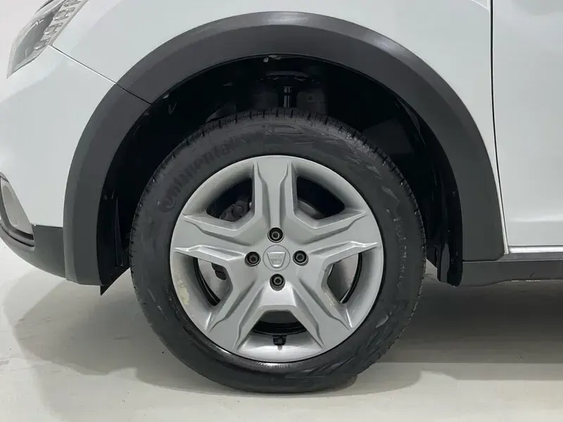 Usado Dacia Sandero Stepway 90 CV (66 kW) 2016 Blanco Berlina