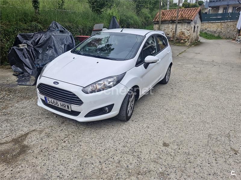 Blanco Usado 2013 Ford Fiesta Trend Utilitario | 4500 € (Un poco caro) - Imagen 1/4