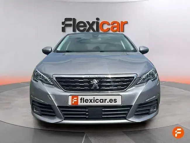 Usado Peugeot 308 130 CV (95 kW) 2019 Gris