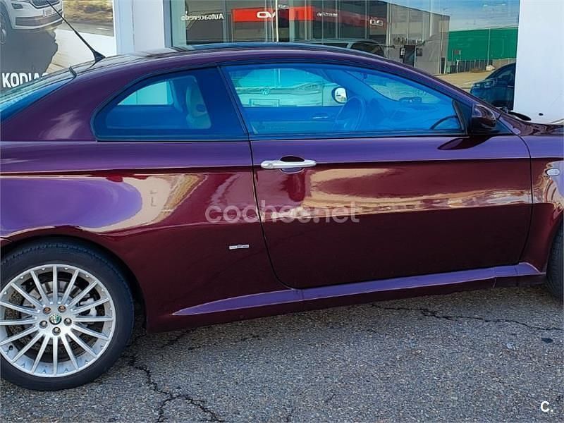 Usado Alfa Romeo GT Progression 150 CV (110 kW) 2004 Granate Coupe