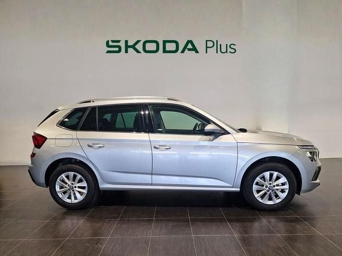 Usado Skoda Kamiq Selection 115 CV (84 kW) 2025 Gris plata SUV