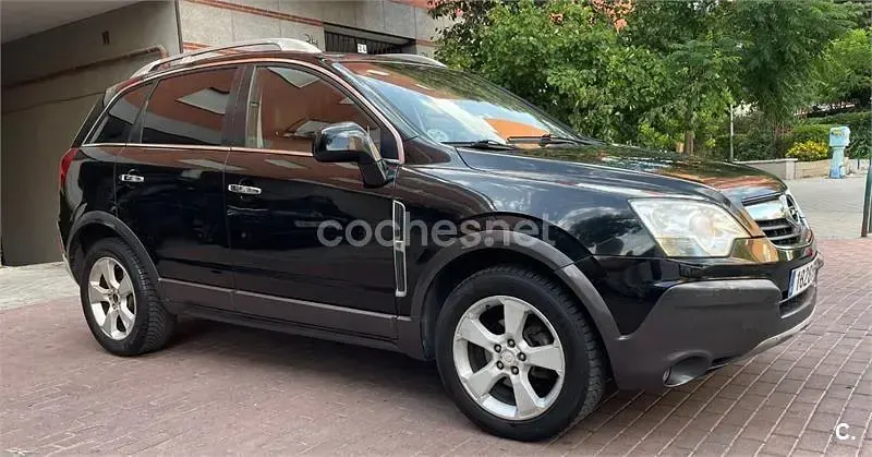 Usado Opel Antara Enjoy Plus 150 CV (110 kW) 2008 Negro SUV