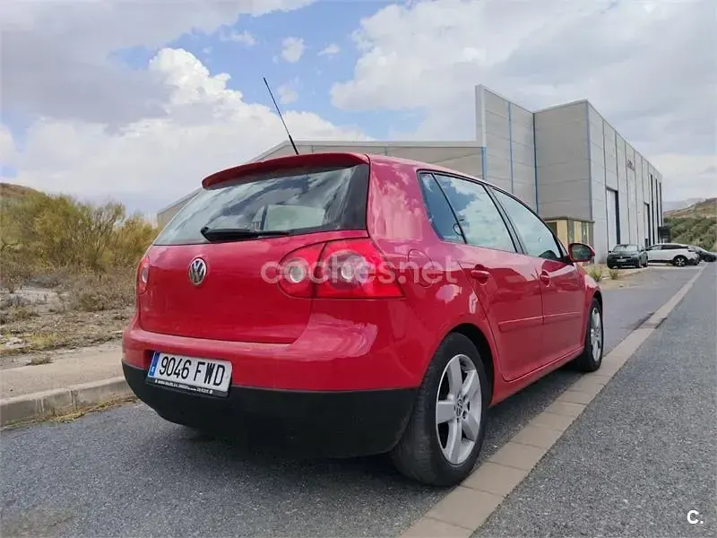 Usado VW Golf V GT 140 CV (102 kW) 2007 Rojo Berlina
