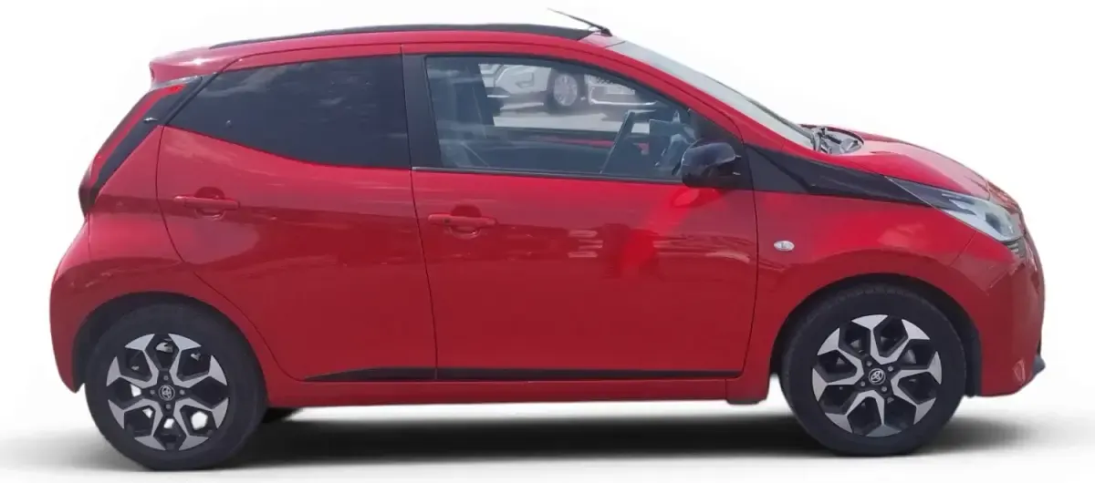 Usado Toyota Aygo X-clusiv 72 CV (52 kW) 2019 Rojo Utilitario