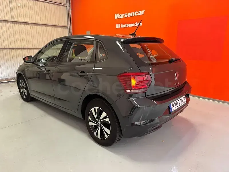 Usado VW Polo Advance 80 CV (58 kW) 2021 Gris / plata Utilitario