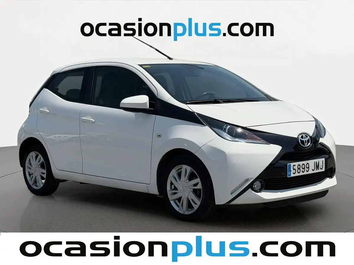 Usado Toyota Aygo X-play 69 CV (50 kW) 2016 Blanco Utilitario