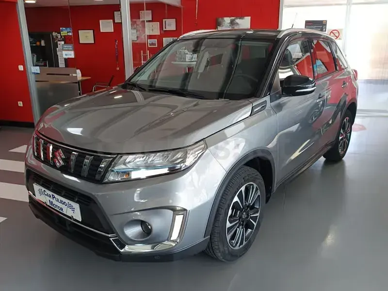 Usado Suzuki Vitara GLX 129 CV (94 kW) 2023 Gris / plata SUV