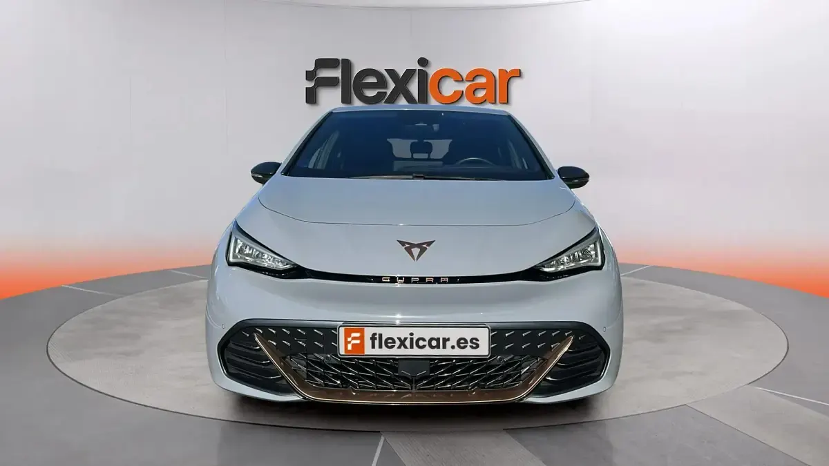 Usado Cupra Born e-Boost 169 kW (231 CV) 2023 Gris Utilitario