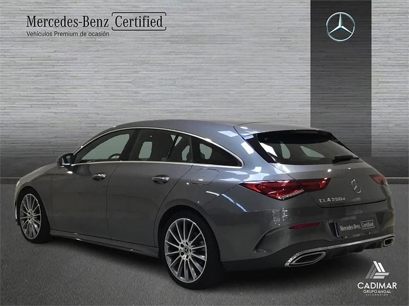 Usado Mercedes CLA200 Shooting Brake AMG line 150 CV (110 kW) 2021 Gris Familiar