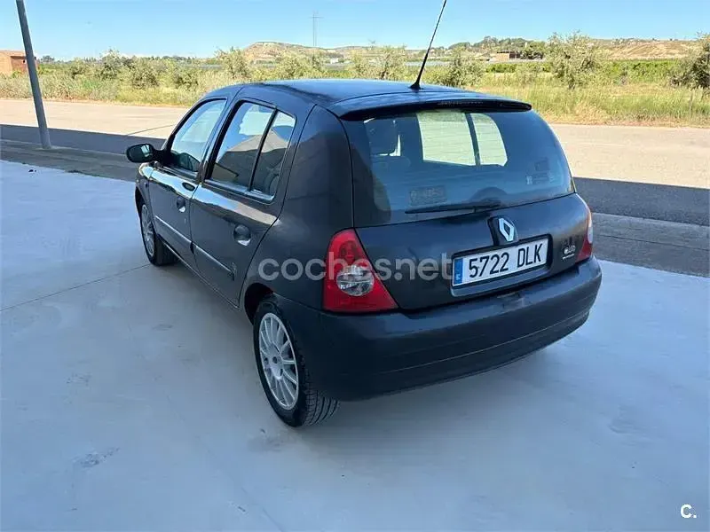 Usado Renault Clio II Authentique 80 CV (58 kW) 2005 Negro Berlina