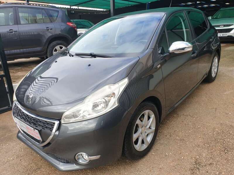 Gris Usado 2015 Peugeot 208 Style Utilitario | 9500 € (Caro) - Imagen 1/4