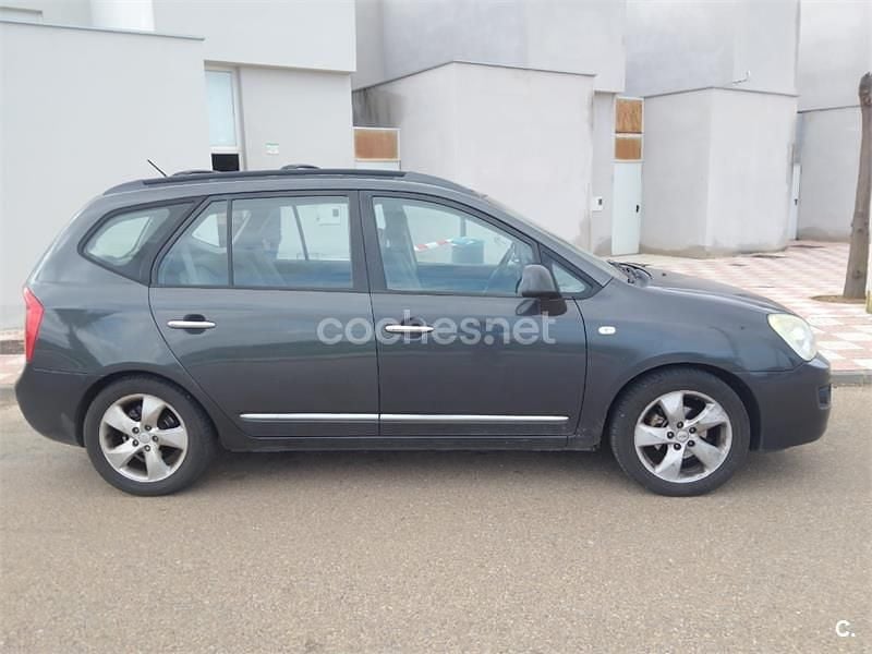 Usado Kia Carens 140 CV (102 kW) 2007 Negro Monovolumen