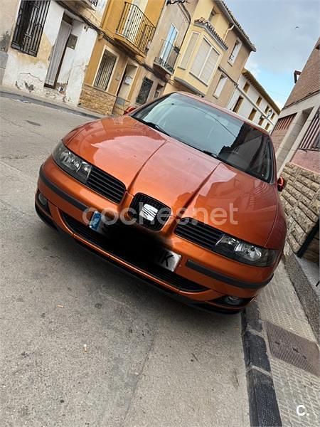 Naranja Usado 2001 Seat Leon Sport Berlina | 2200 € (Precio justo) - Imagen 1/4