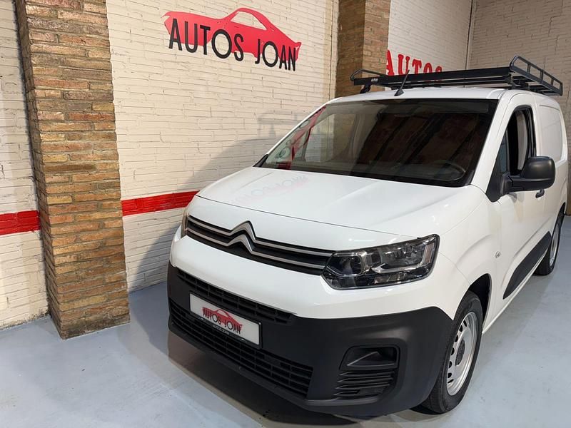 Usado Citroën Berlingo 100 CV (73 kW) 2021 Blanco Monovolumen