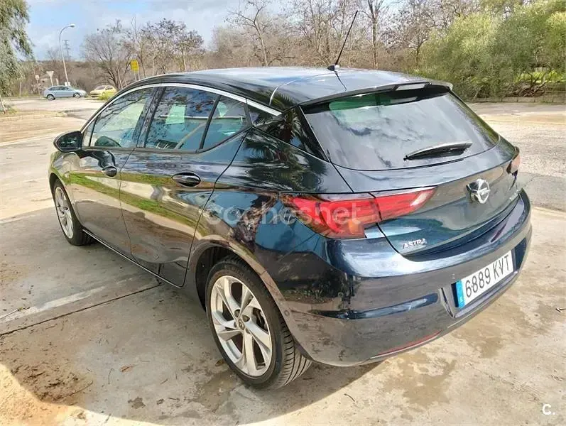 Usado Opel Astra Dynamic 125 CV (91 kW) 2019 Verde Berlina