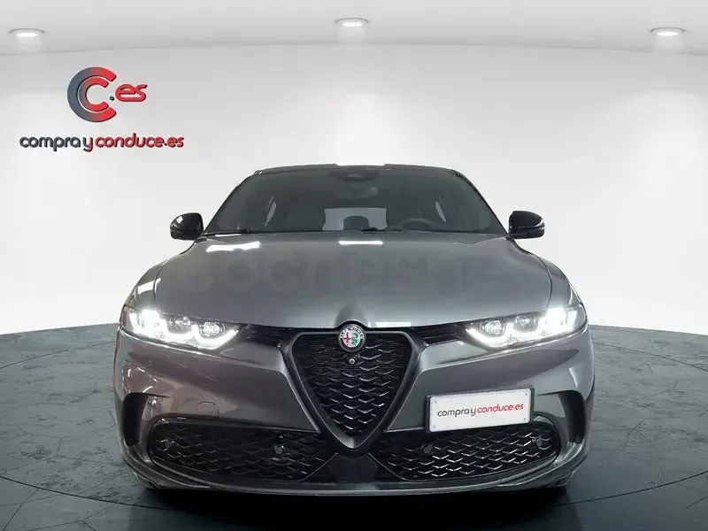 Usado Alfa Romeo Tonale 130 CV (95 kW) 2024 Gris / plata SUV
