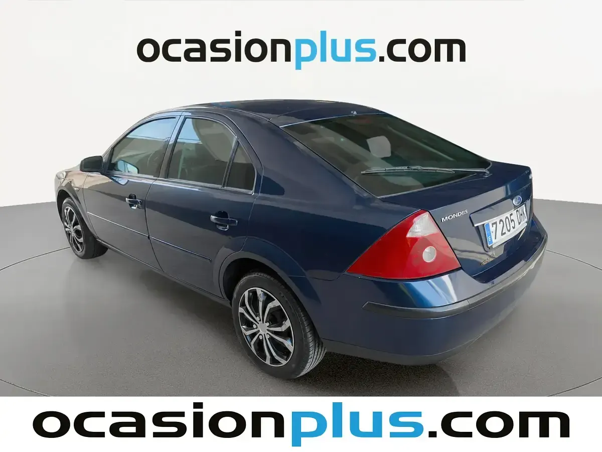 Usado Ford Mondeo Ghia 131 CV (96 kW) 2005 Azul Berlina