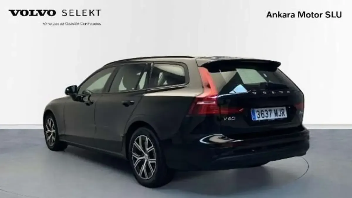 Usado Volvo V60 197 CV (144 kW) 2023 Negro Familiar