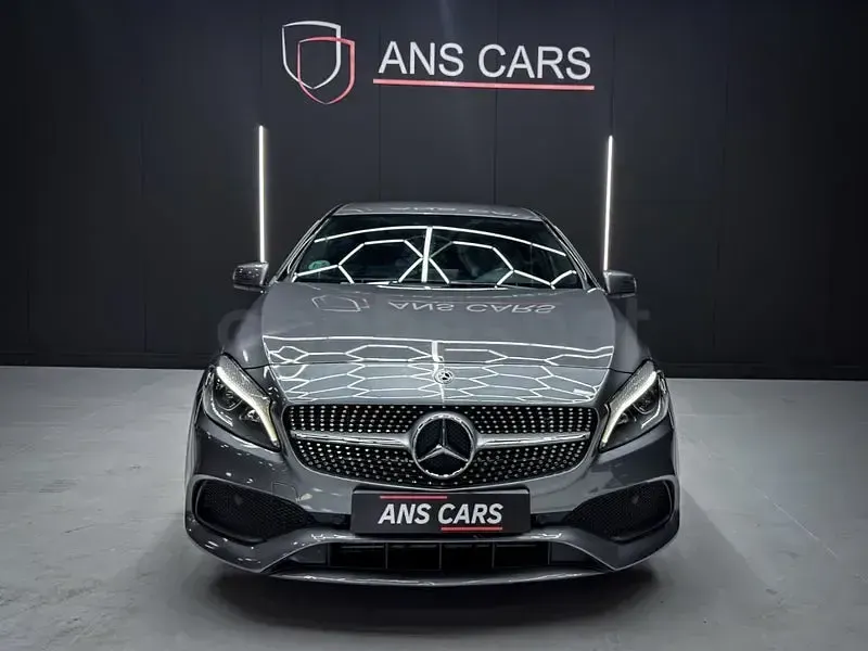 Usado Mercedes A180 136 CV (100 kW) 2018 Gris / plata Berlina