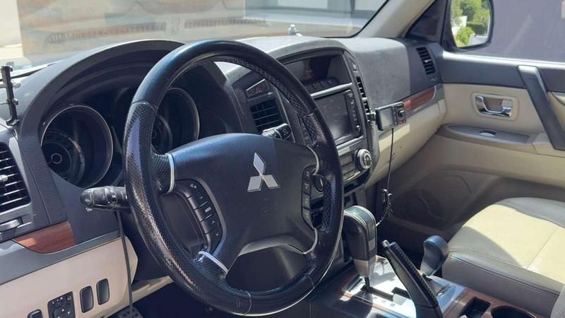 Usado Mitsubishi Montero 170 CV (125 kW) 2008 Gris SUV
