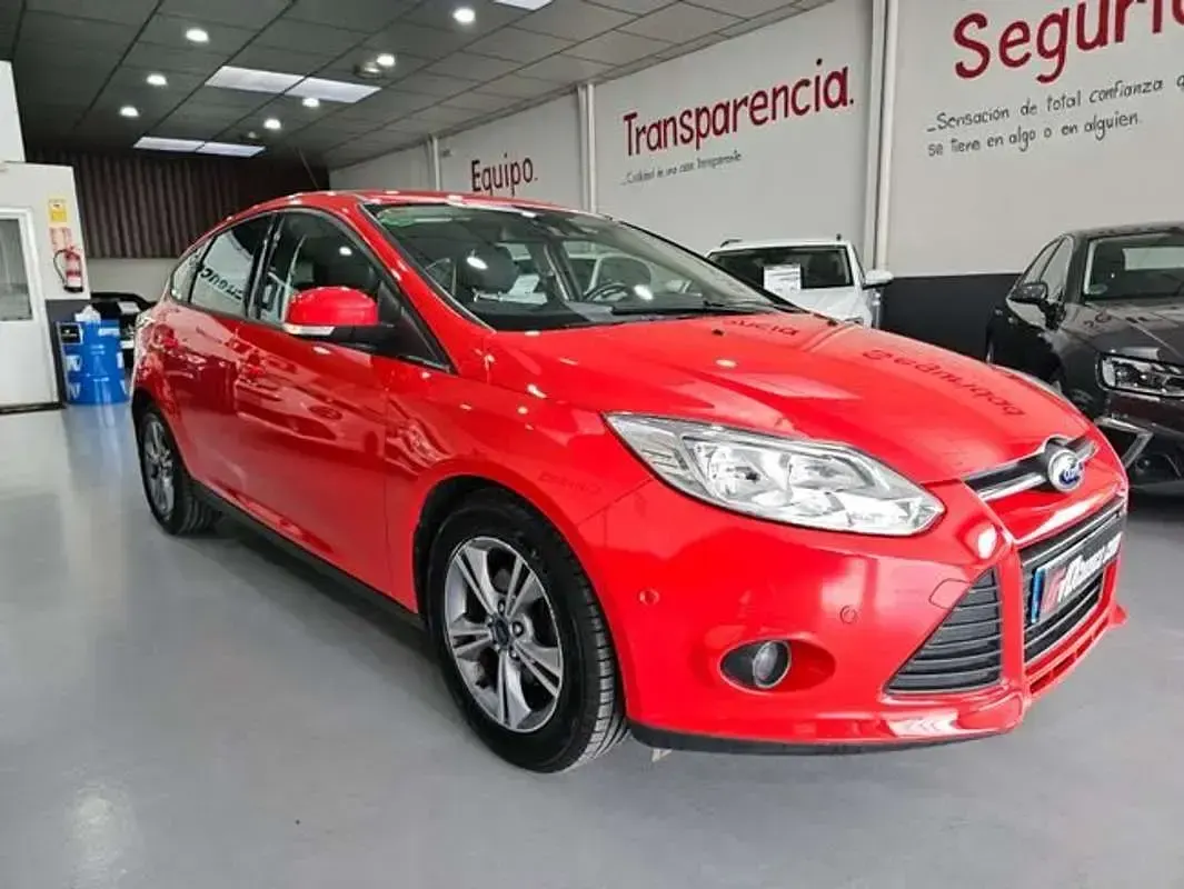 Käytetty Ford Focus ST 250 HP (183 kW) 2014 Punainen Viistoperä
