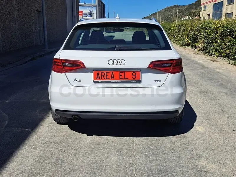 Usado Audi A3 Attraction 110 CV (80 kW) 2016 Blanco Berlina