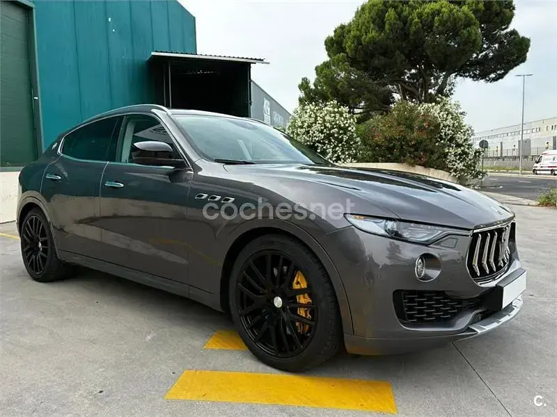 Usado Maserati Levante 430 CV (316 kW) 2019 Gris / plata SUV