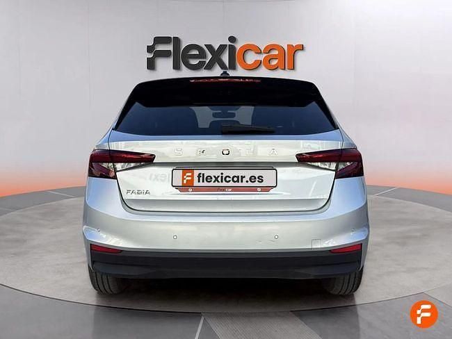 Usado Skoda Fabia 95 CV (69 kW) 2025 Gris Utilitario