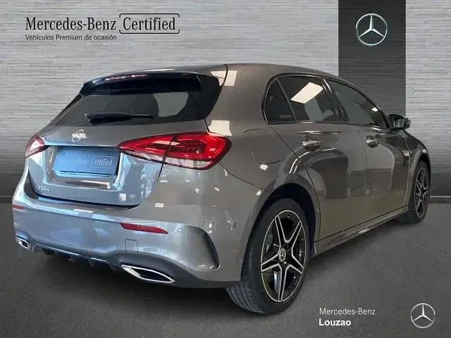 Usado Mercedes A250 AMG line 218 CV (160 kW) 2022 Gris montaña Berlina