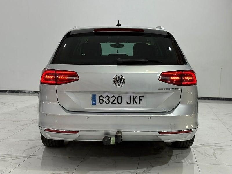 Usado VW Passat Sportline 150 CV (110 kW) 2015 Gris / plata Familiar