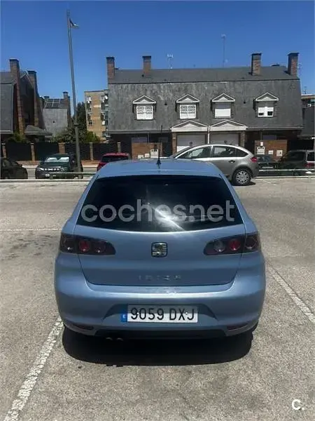 Usado Seat Ibiza 100 CV (73 kW) 2006 Azul Utilitario
