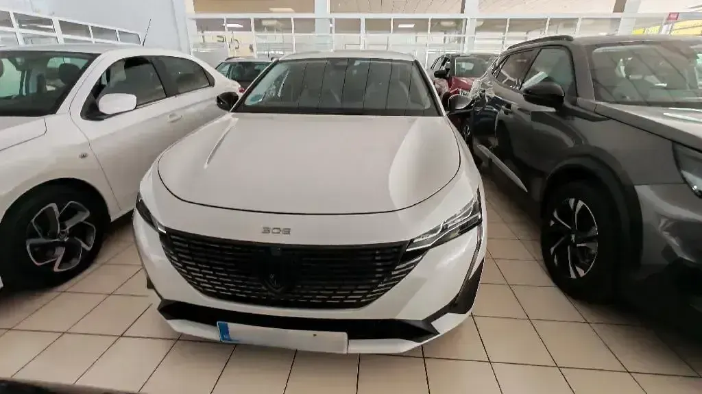 Usado Peugeot 308 Allure 130 CV (95 kW) 2022 Otro Berlina