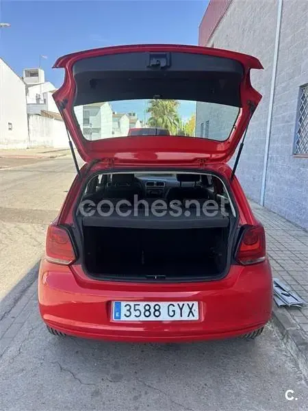 Usado VW Polo Advance 70 CV (51 kW) 2010 Rojo Utilitario