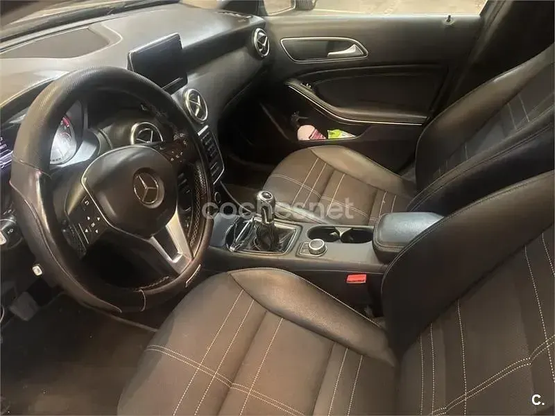 Usado Mercedes A200 Urban 136 CV (100 kW) 2014 Gris / plata Utilitario