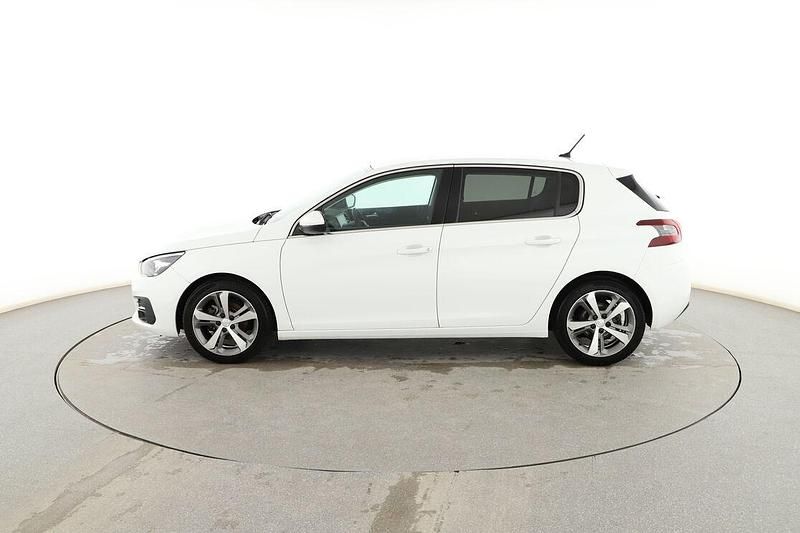 Usado Peugeot 308 Allure 130 CV (95 kW) 2019 Blanco Berlina
