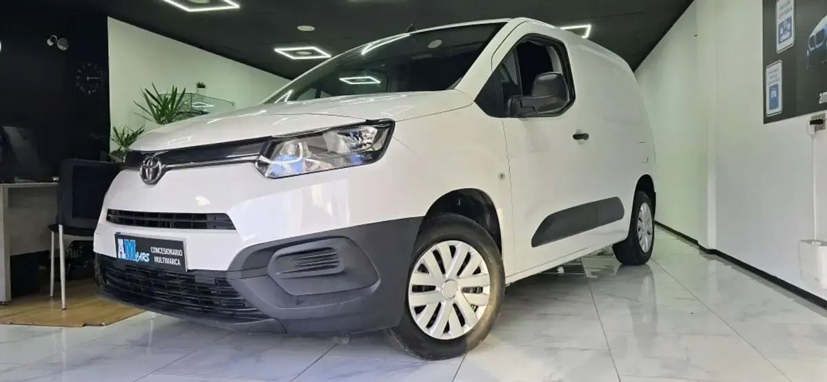Usado Toyota Proace 101 CV (74 kW) 2022 Blanco Monovolumen