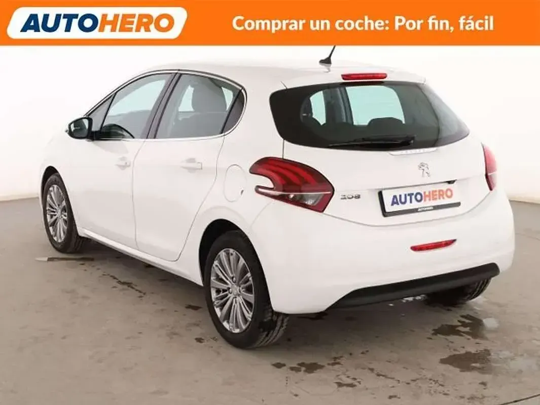 Usado Peugeot 208 Allure 110 CV (80 kW) 2018 Blanco Utilitario