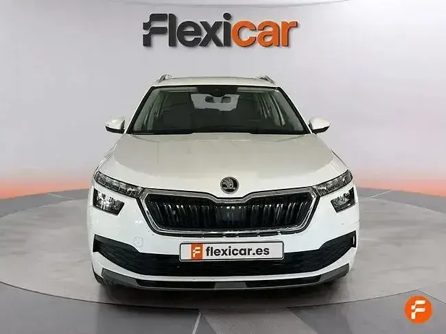 Usado Skoda Kamiq Ambition 110 CV (80 kW) 2021 Blanco SUV